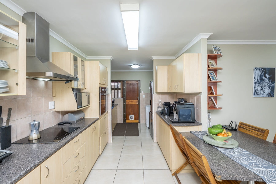 5 Bedroom Property for Sale in De Oude Spruit Western Cape